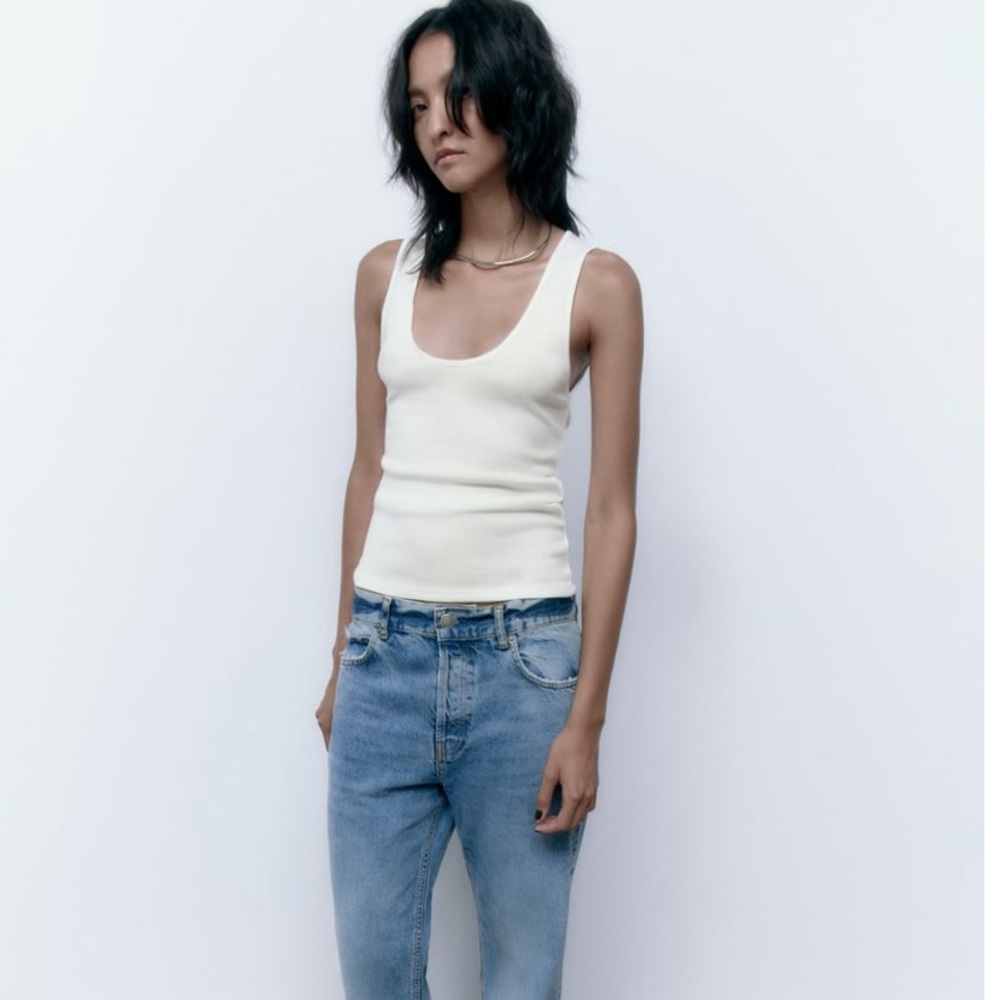 Two Round Neck Tank Tops - Picture 3 of 13